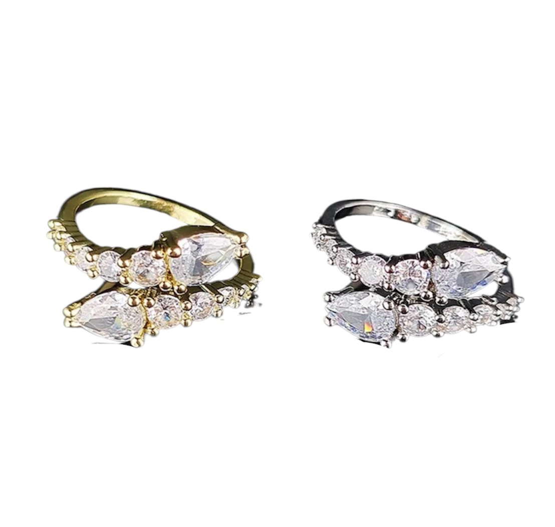 Double snake head ring